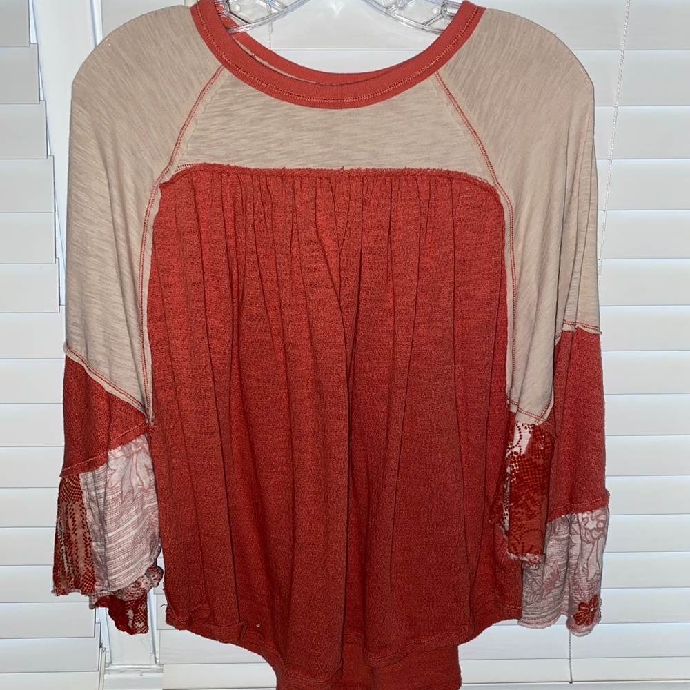 Free people longsleeve top with cute sleeves